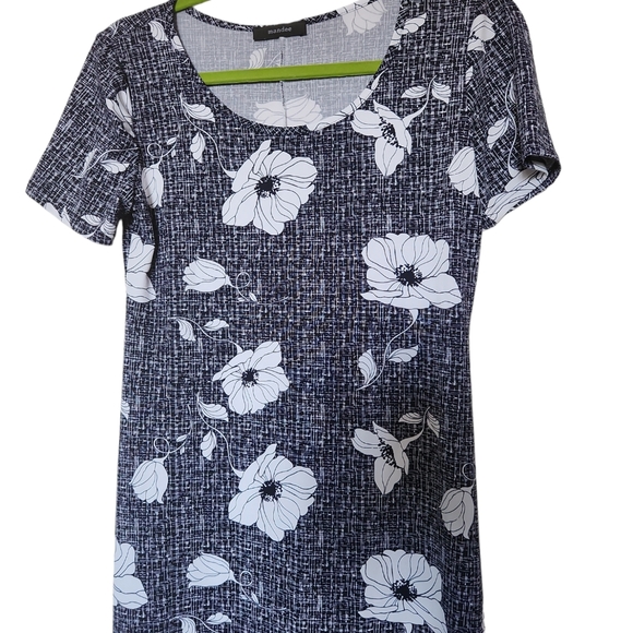 💜3/$20 andee dress white flower - Picture 4 of 5